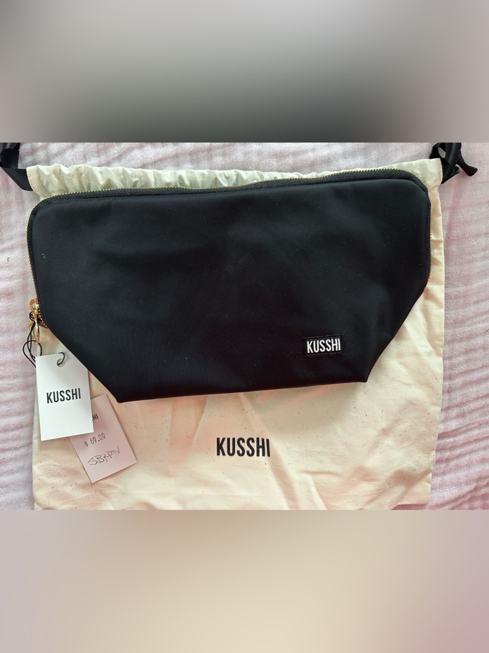 Kusshi Black Cosmetic Pouch NWT